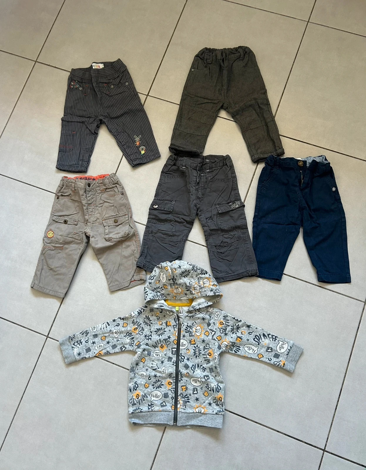 Lot 5 pantalons + 1 gilet à capuche garçon 12 mois